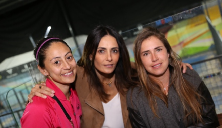  Gaby Alfaro, Claudia Artolózaga y Carmelita Berrueta.