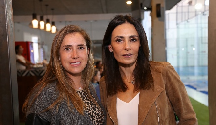  Carmelita Berrueta y Claudia Artolozoga.