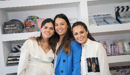  Paty Torres, María Paula Martínez y Esther Díaz de León.