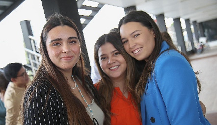  Mariana Espinosa, Mariana Castro y María Paula Martínez.