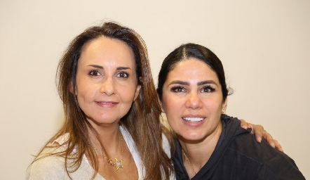  Cristina Villalobos y Marina Quinta.