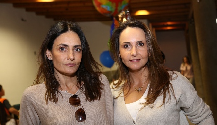  Claudia Artolózaga y Cristina Villalobos.