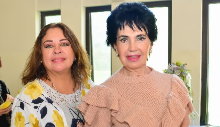  Silvia Esparza de Garza y Lucy Stahl de Artólozaga.