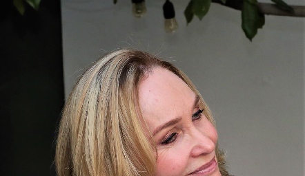  Adelina Lasso.