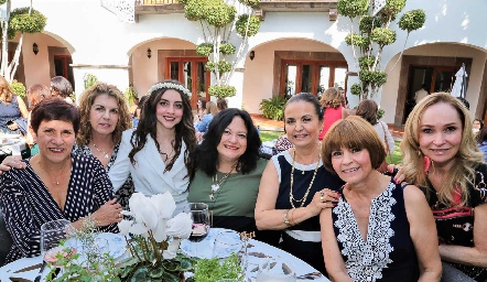  Laura González, Cuata Meade, Andrea Vázquez, Marcelle Del Valle, Dora Cabrera, Isa Cabrera y Adelina Lasso.
