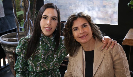  Mariana Tobías y Marisa Mercado.