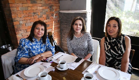  Cristina Reyes de Meza, Susana de Cabral y Marcela Asencio.