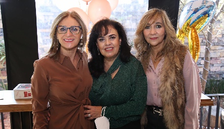  Susana Hinojosa, Julia Marin y Cristina Córdova.