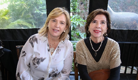  Rosy Mercado de Torres y Olga Mercado de Aranda.