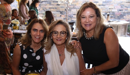  Tichis Araiza, Fantina Mirabal y Lupita Díaz de León.