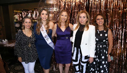  Bienvenida a la familia para Ana María Hernández.
