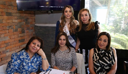  Bienvenida a la familia para Ana María Hernández.