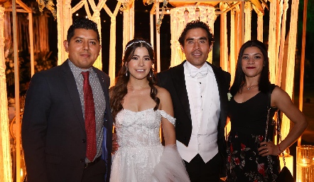  Oscar Almaguer, Ivette Manzanilla, Jonathan Alonso Loredo y Janeth Valencia.
