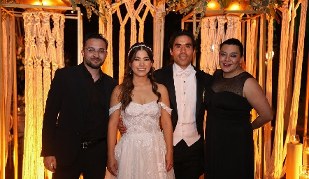  Ernesto Hernández, Ivette Manzanilla, Jonathan Alonso Loredo y Candy Alonso.