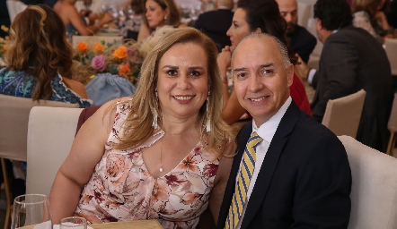  Claudia Ayala y Roberto Pro.