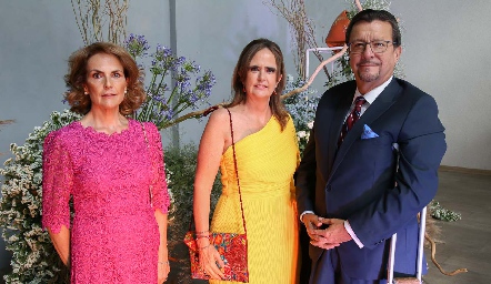  Leticia Hernández, Martha de Leiva y Carlos Leiva.