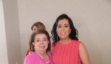  Martha Martínez y Dinorah Jara.