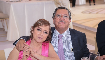  Lupita y Chuy Martínez.