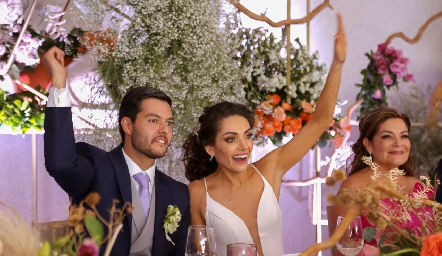 Los recién casados Juan Carlos Magdaleno y Paola Zepeda.