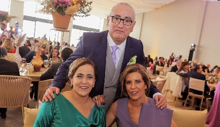  Mireya, Roberto y Sara.