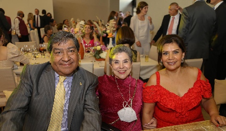  René Díaz, Gelus Díaz y Tita Ruiz.