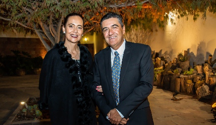  María Guadalupe Zacarías y Gilberto Galván.