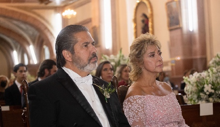  Alberto y Aurora Palermo, papás del novio.