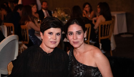  Verónica Martínez y Maribel Lozano.