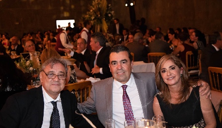  Edgardo Álvares, Francisco Gómez y Patricia Gaviño.