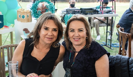 Martha Hernández y Teté Castro .