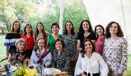  Cecilia Bremer con sus amigas de toda la vida.