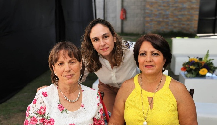  Norma Villasuso, Daniela Villasuso y Sandra Gaviño.