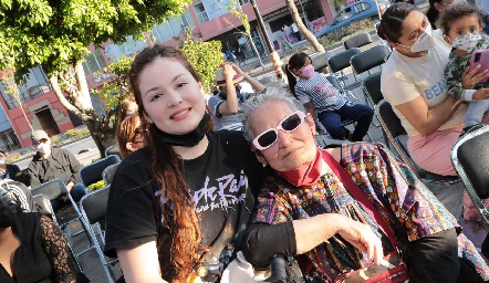  Naomi Tulipe y Josefina Arellano.