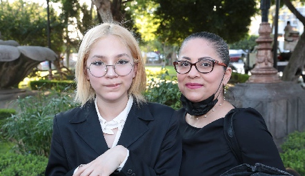  Nicole Melissa Castillo y Lorena Morán.