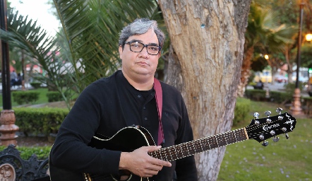  Cantante Félix Díaz.