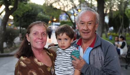  Dora Alicia Carrillo, José María Alonso y Juan José Alonso.
