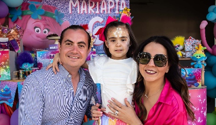 Christian Almazán, MaríaPía y Fernanda Castillo de Almazán.