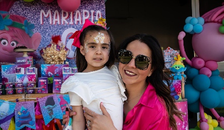 María Píacon su mamá Fernanda Castillo de Almazán.