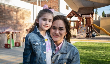  Catalina de Alba y Danaé Enríquez.