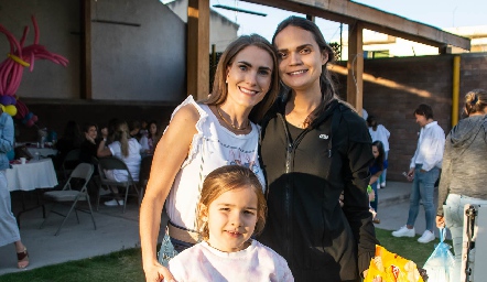  Karla Huber, Carlota Trampe y Myriam García.