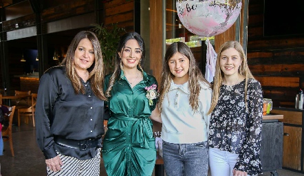  Silvia Ramírez, Alejandra Córdova, Alessandra Cabral y Fabiola Lara.