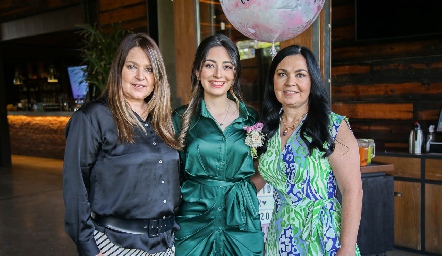  Silvia Ramírez, María Fernanda Contreras y Adriana Córdova.