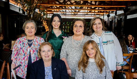 Ángeles Córdova, María Fernanda Contreras, María Elena Córdova, Gabriela Córdova, María Guadalupe Córdova y Lula Alvarado.