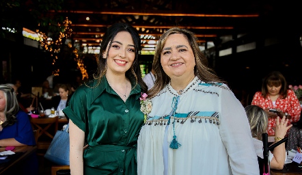  María Fernanda Contreras y Gabriela Córdova.