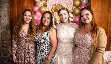 Carolina Canela, Rocío Canela, Denise Desiree y Claudia Canela.