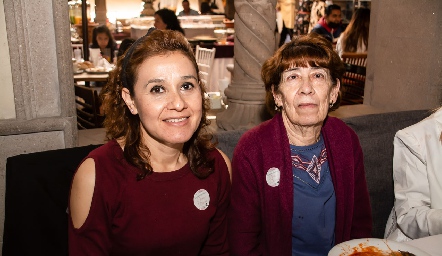 Carmen García y María Elena Torres.