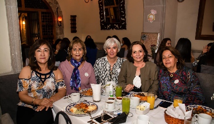 Delia Tovar, Lupita Zapata, Lucia Galar, Martha Beltrán, y Esperanza Loyola.
