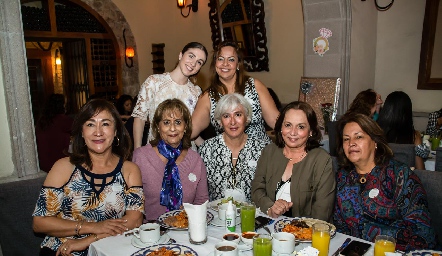Delia Tovar, Lupita Zapata, Lucia Galar, Martha Beltrán, y Esperanza Loyola, Denise Desiree y Rocío Canela.