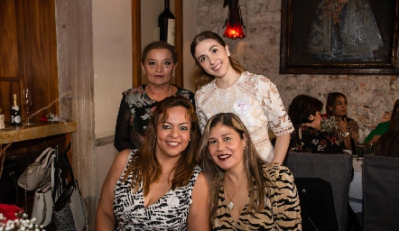  Silvia García, Rocío Canela, Denise e Irene rios.