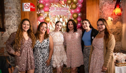  Claudia Canela, Carolina Canela, Rocío Canela,  DeniseDesiree, Georgina Moreno, y Fernanda Colunga.